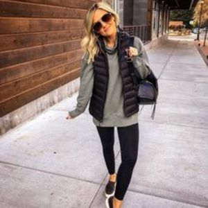 Uin Ipa puffer vest hoodie